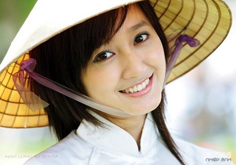 14. Nhìn chung người Việt Nam rất chân thật, thân thiện và hay giúp đỡ. Ngoài ra, họ còn rất hay mỉm cười.